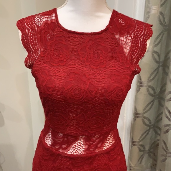 MARCIANO RED LACE GOWN - Picture 2 of 11